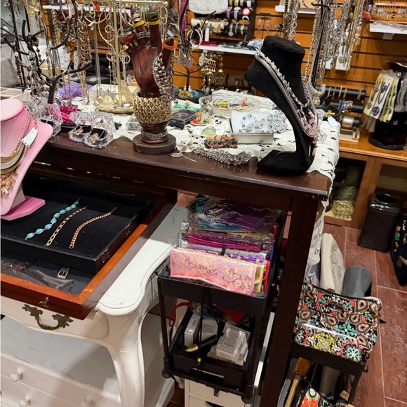 Assorted Jewelry Collection - Picture 9 of 14